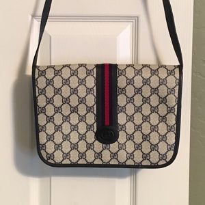 Gucci vintage crossbody navy mono 10x3x7 EUC